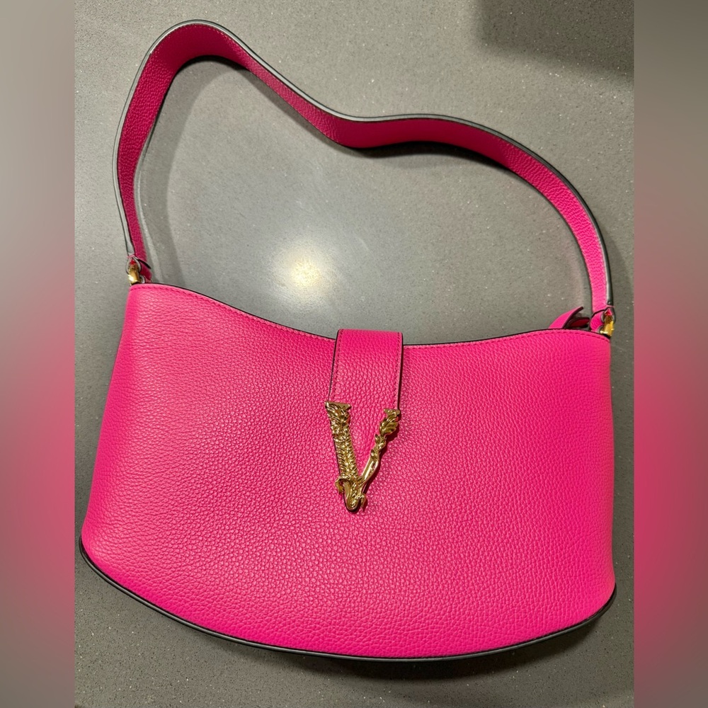 ***Buyer’s Bag Game! 1 in 30 Chance to win this Giveaway Versace Bag! *** - Picture 5 of 10